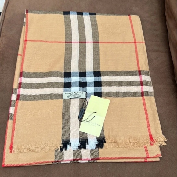 Burberry Scarf 100% Cashmere Combination PQ Beetroot New With Tag - Picture 6 of 8